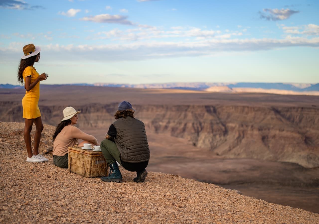 Canyon lodge picnic overlooking the canyon 1280