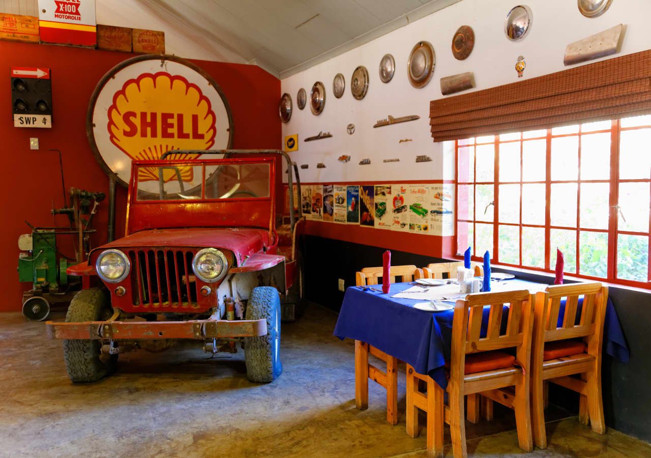 Canyon roadhouse dining area 1280