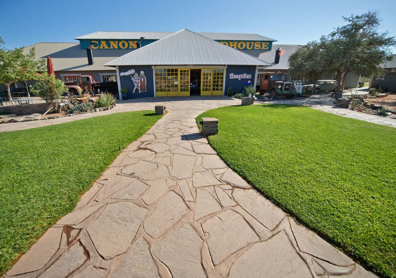 Canyon roadhouse lodge garden and entrance 1280