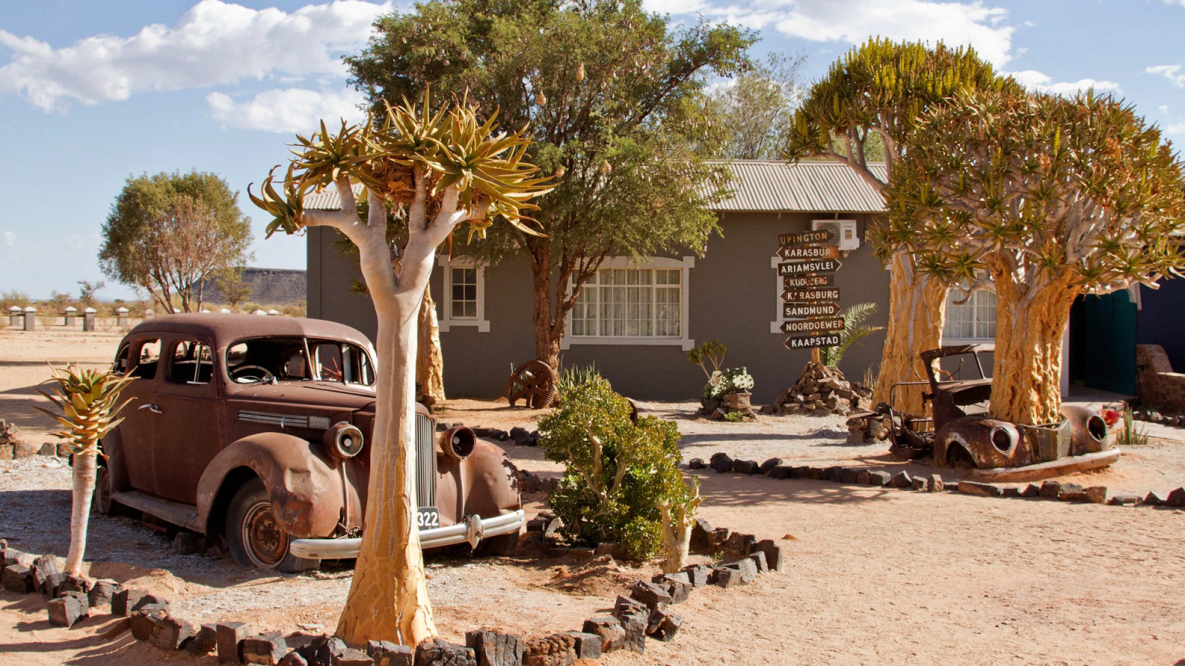 Canyon roadhouse exterior of the lodge 2400