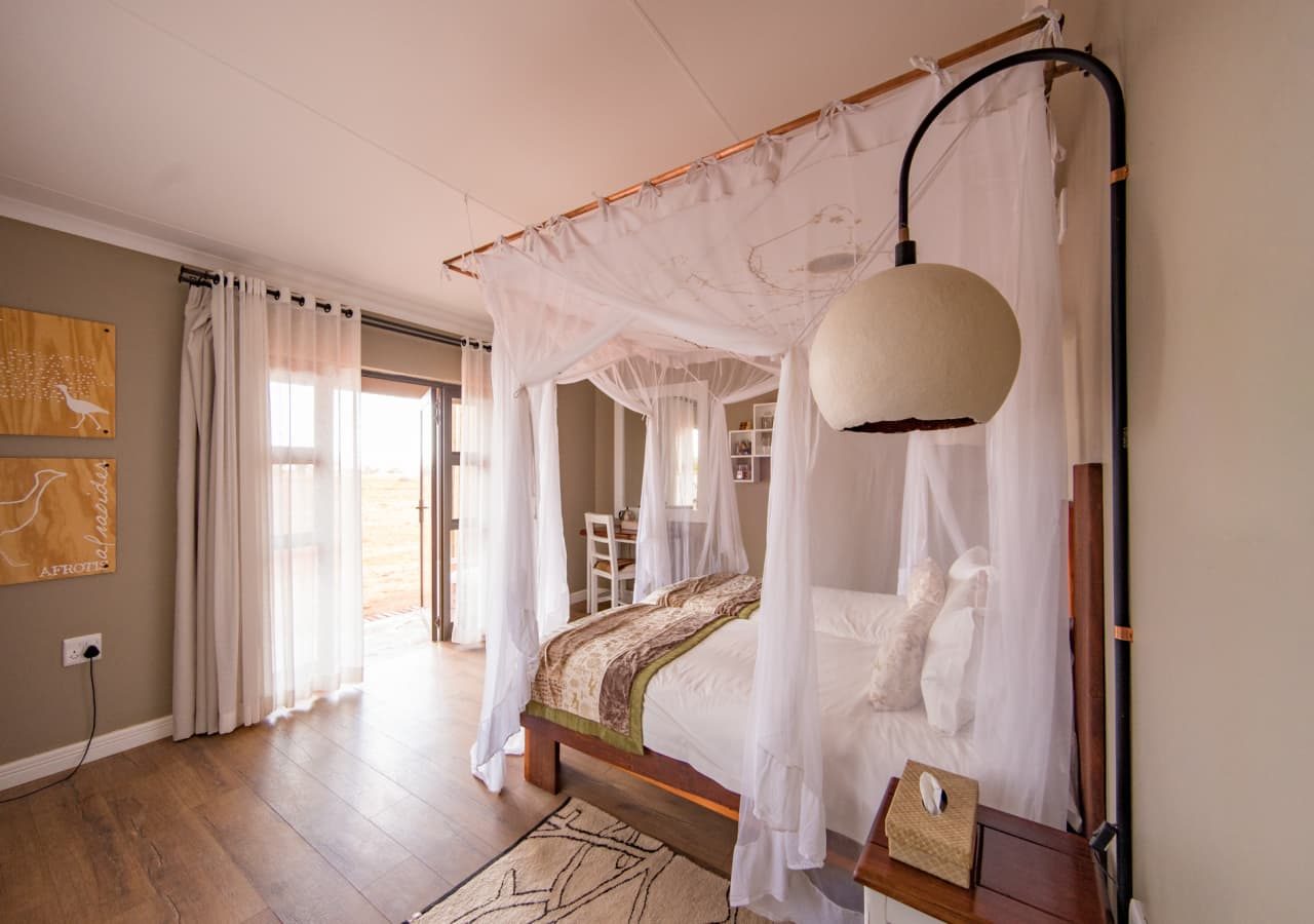 Kalahari anib lodge lodge bedroom 1280