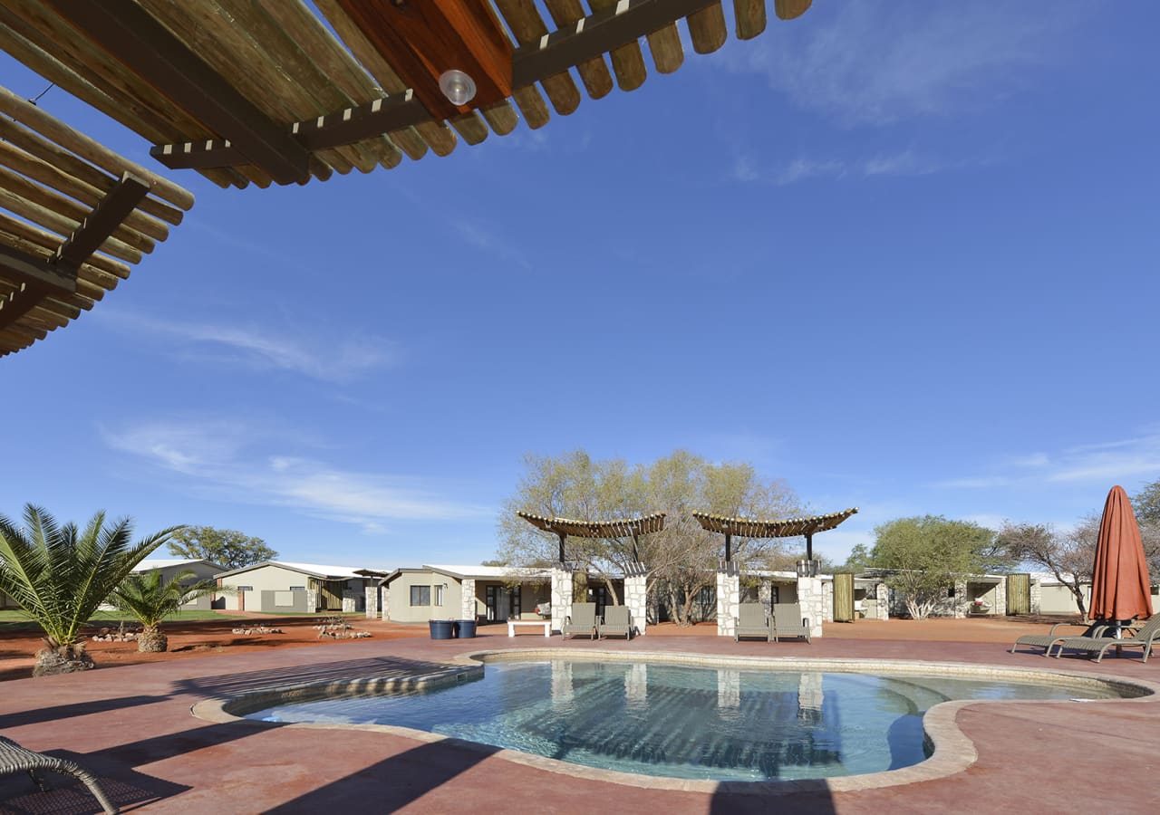 Kalahari anib lodge swimming pool 1280