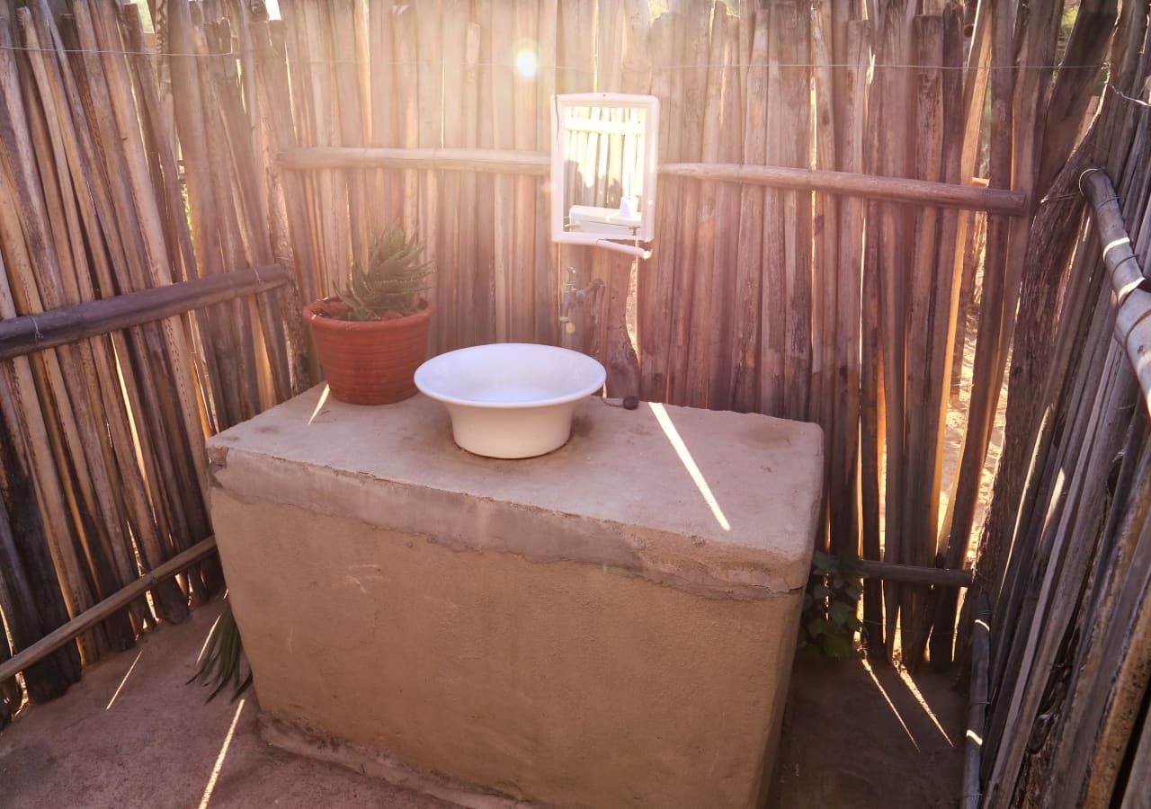 Epupa camp outdoor bathroom 1280