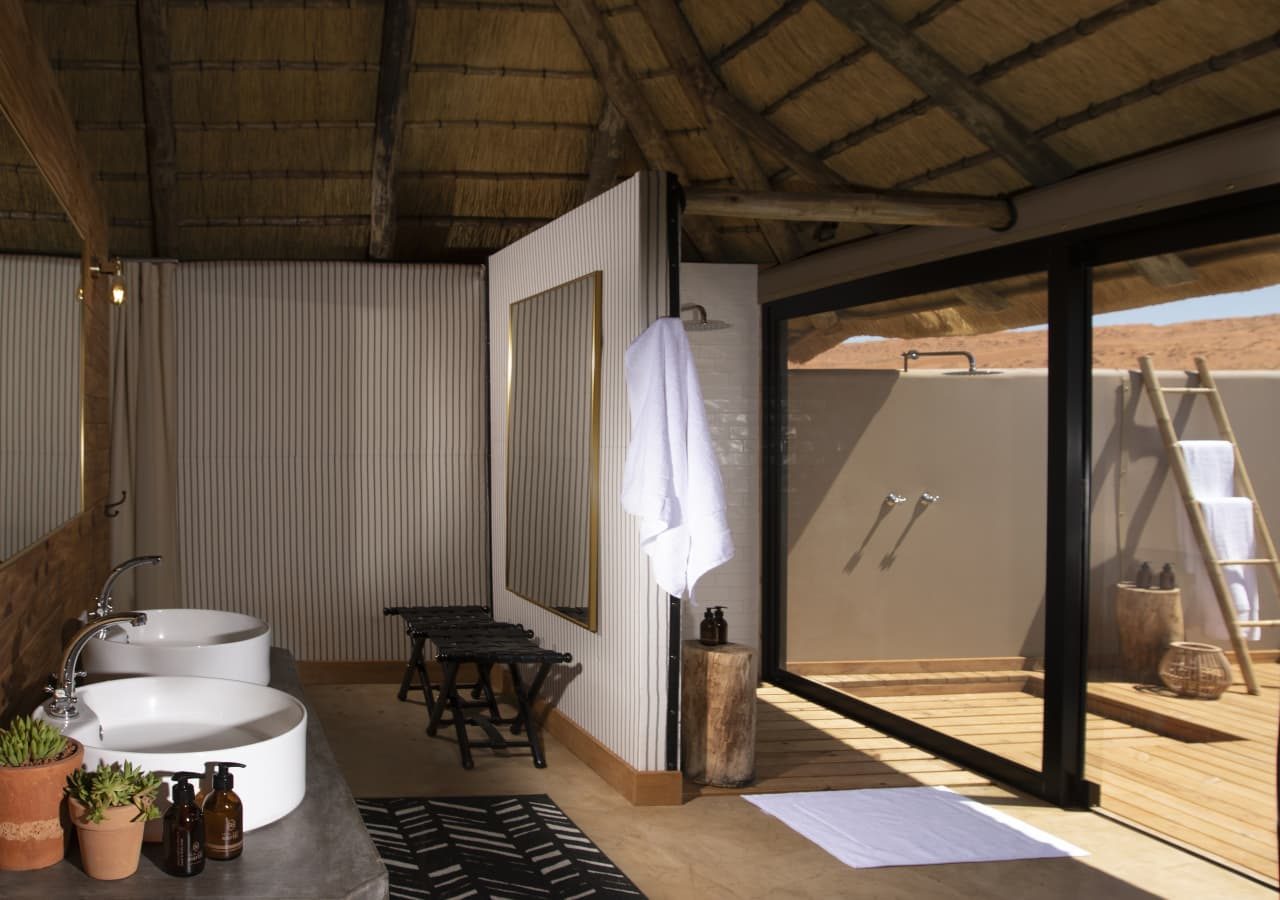 Kwessi dunes bathroom with indoor and outdoor showers 1280