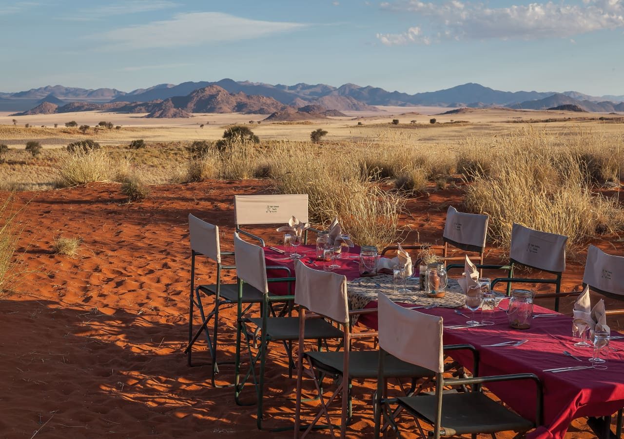 Tok tokkie trails dining set up in the desert 1280