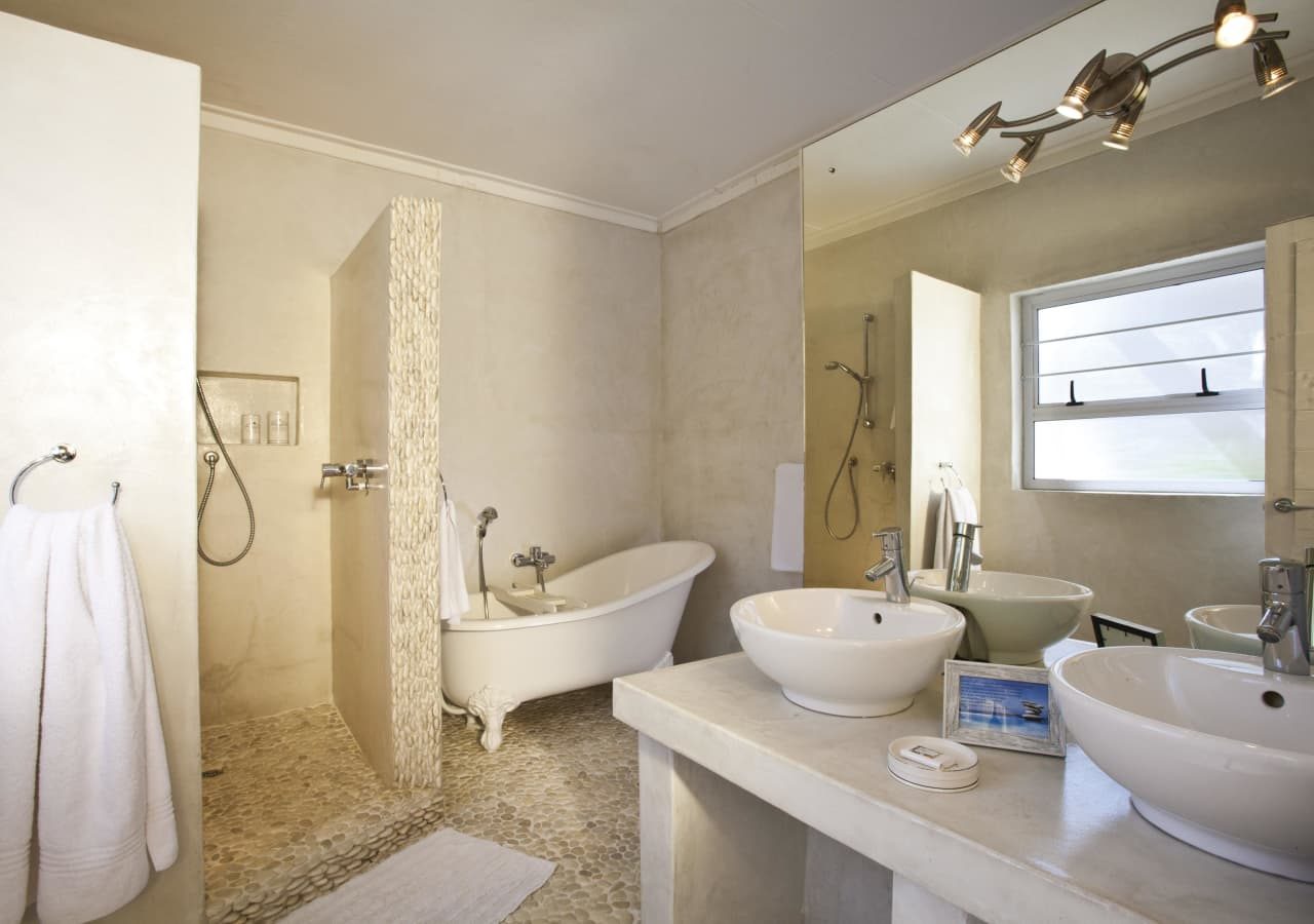 Swakopmund guesthouse luxury room bathroom 1280