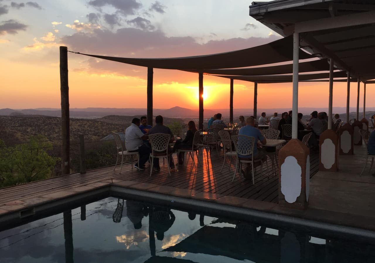 River crossing lodge dining on the deck 1280