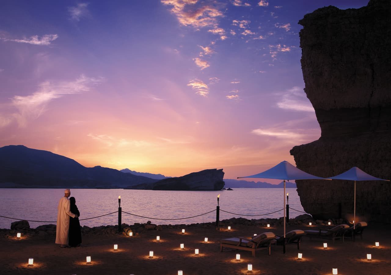 Al husn at shangri la barr al jissah resort and spa private beach at sunset 1280