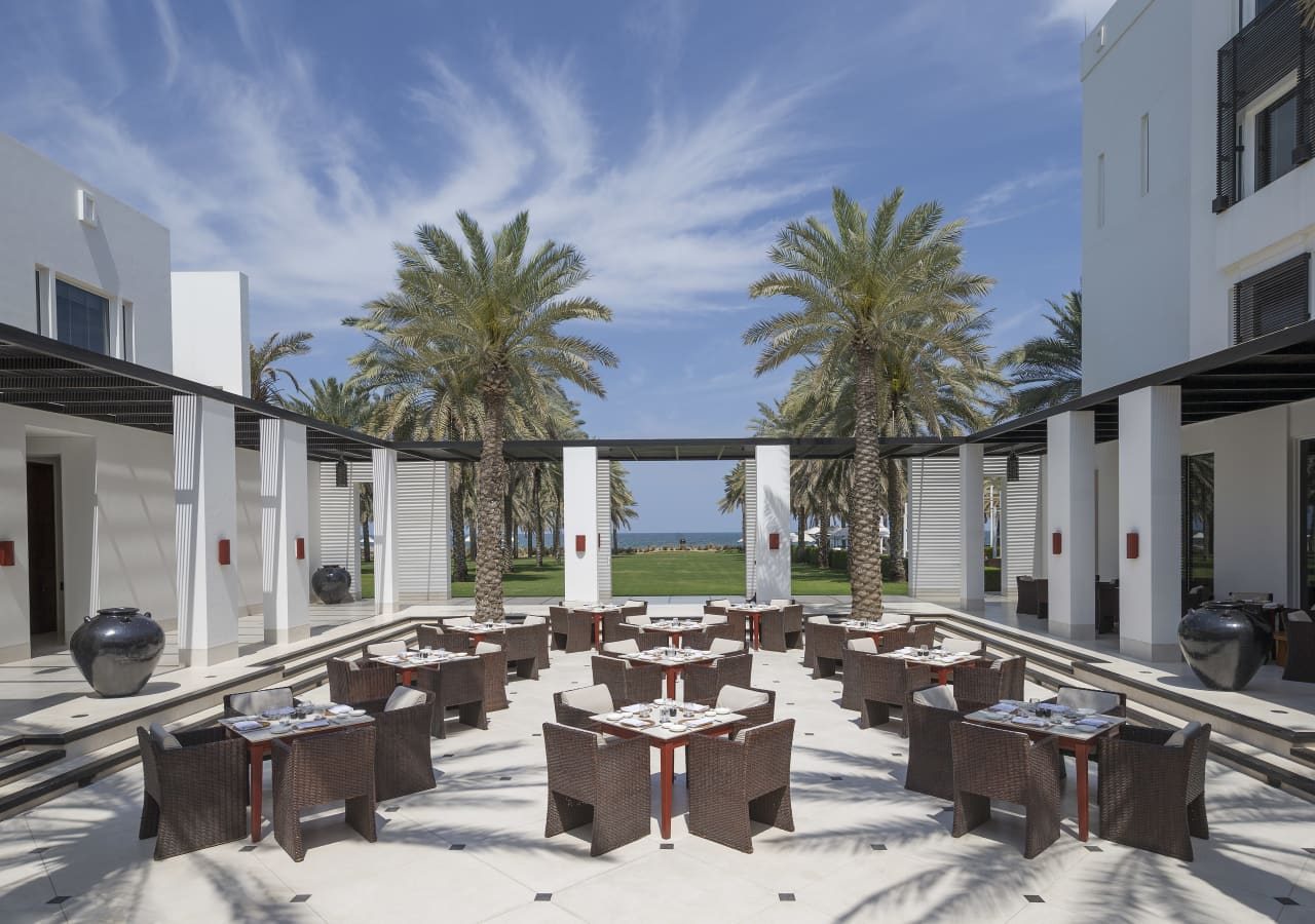 The chedi muscat outside dining in the courtyard 1280