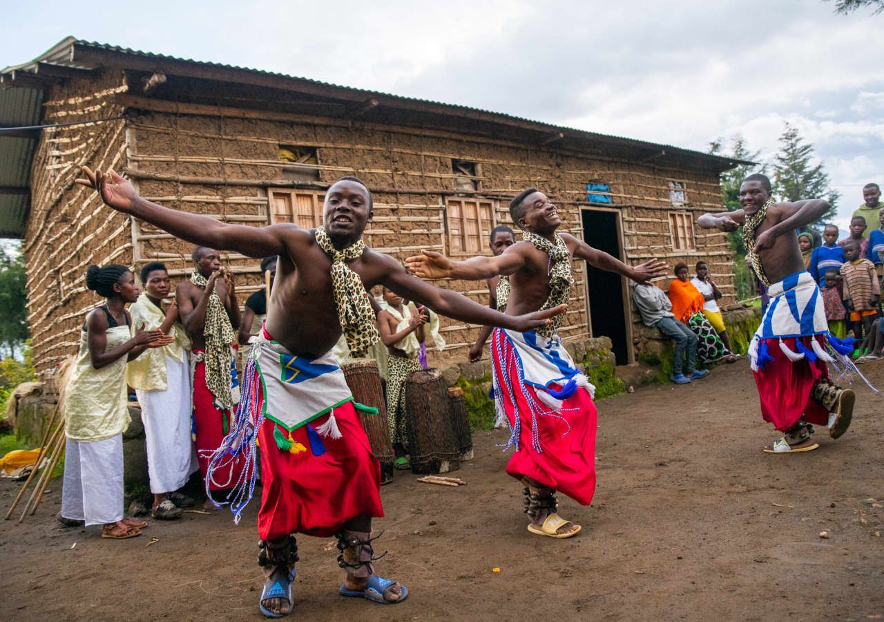 Sabyinyo silverback lodge community visit 1280