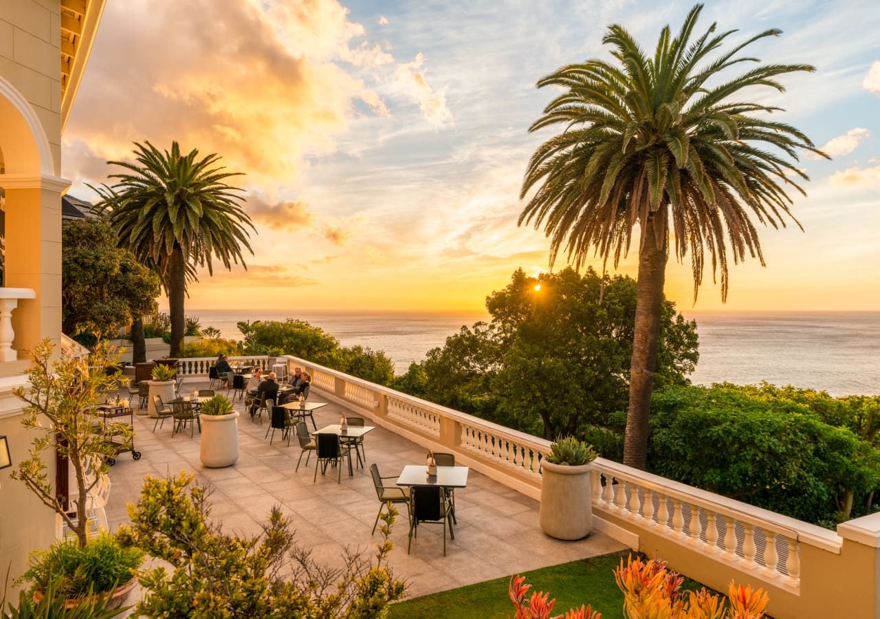 Ellerman house dining on the terrace 1280