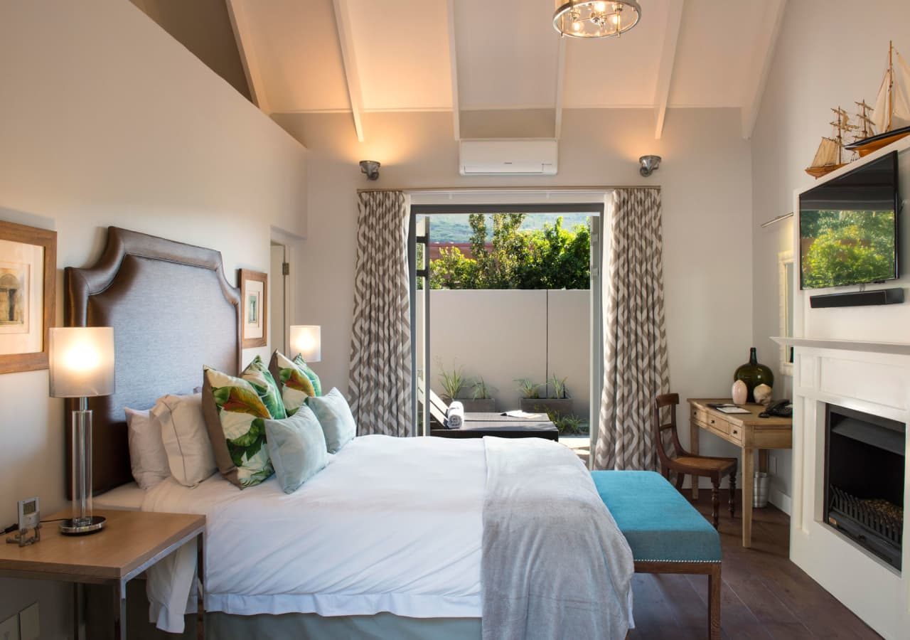 Four rosmead boutique guesthouse bedroom interior 1280