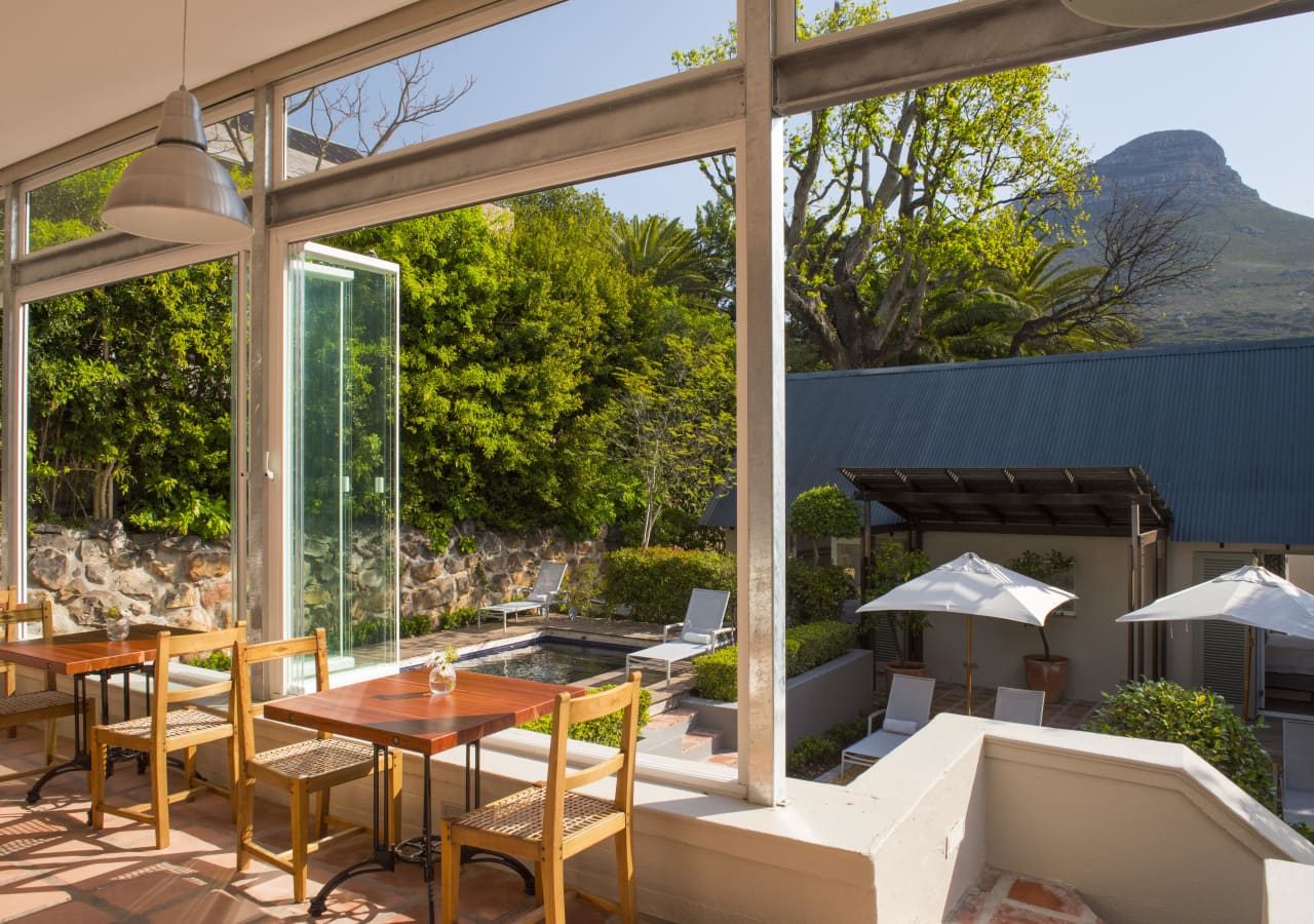 Four rosmead boutique guesthouse dining area with mountain view 1280