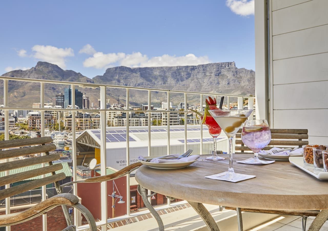 The queen victoria hotel lunch on the balcony 1280