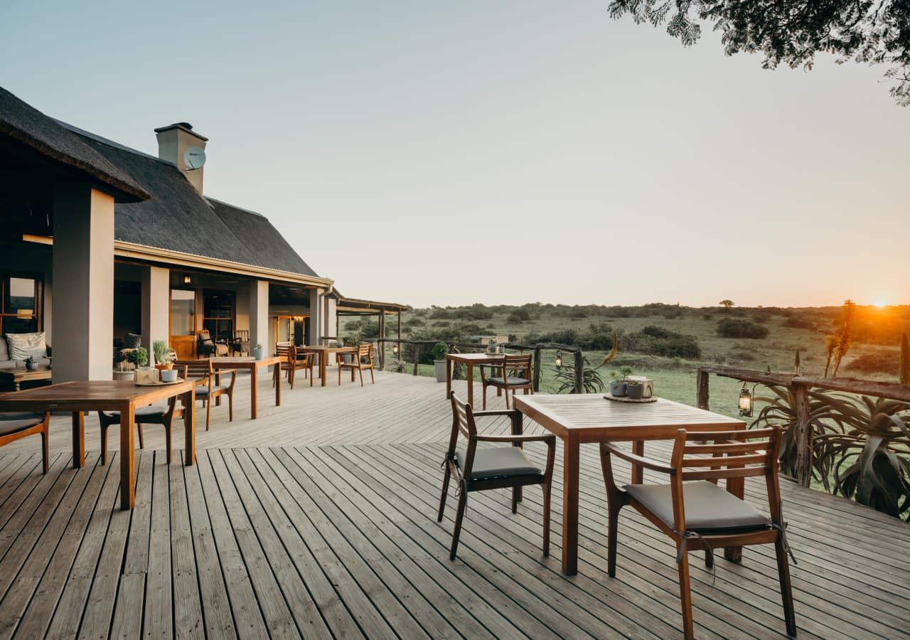 Amakhala hlosi game lodge sunset on the deck 1280