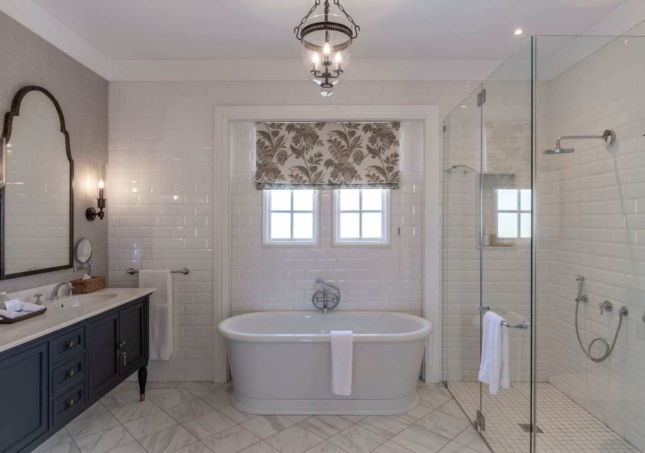 Long lee manor shamwari private game reserve bathroom interior 1280