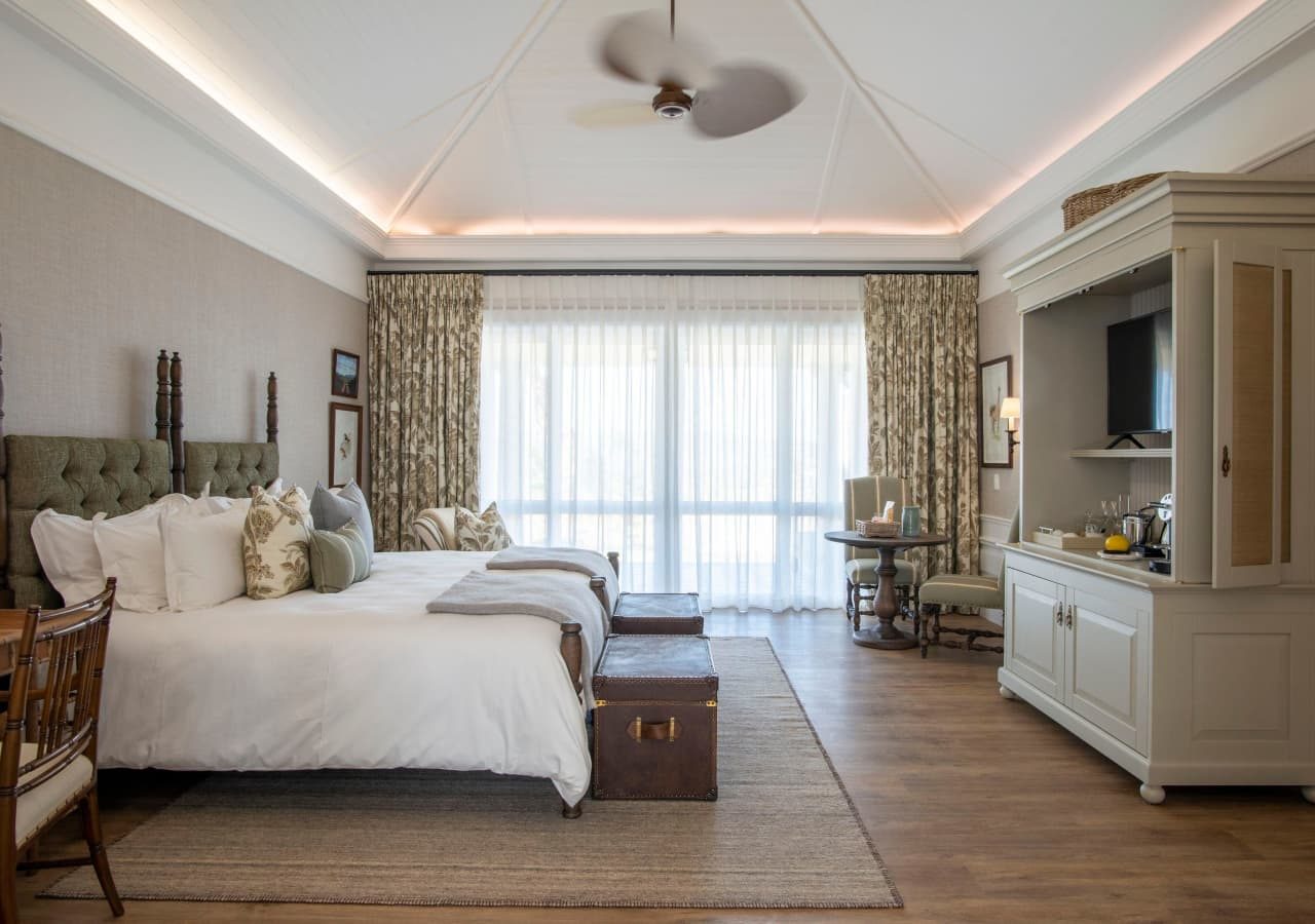 Long lee manor shamwari private game reserve bedroom interior 1280