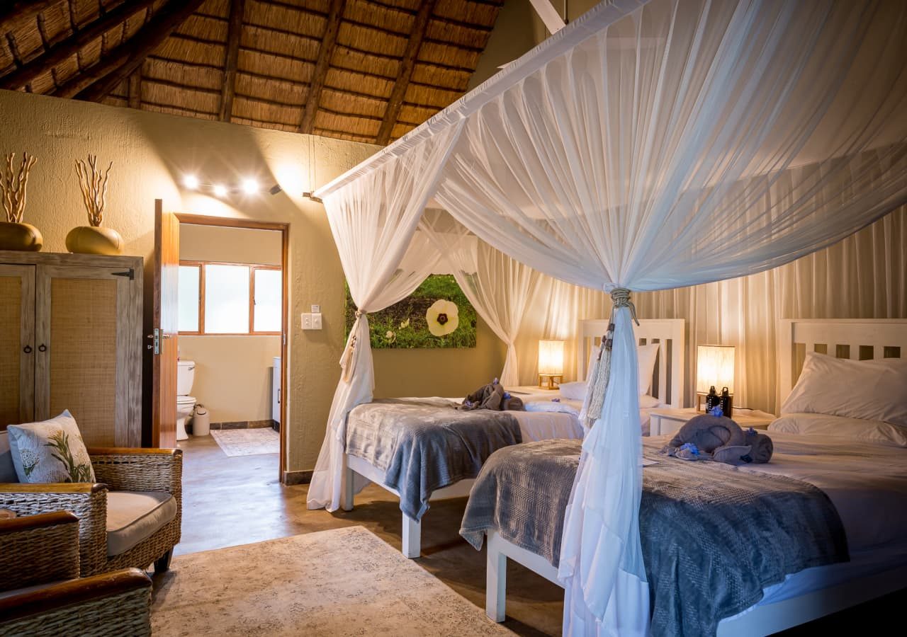 Kambaku safari lodge twin bedroom 1280