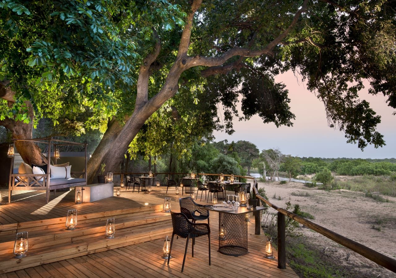 Lion sands ivory lodge deck dining area 1280