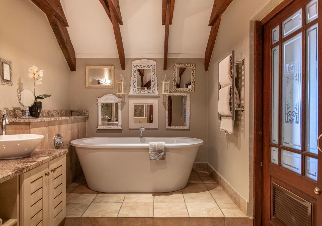 Olivers restaurant and lodge luxury loft bathroom 1280