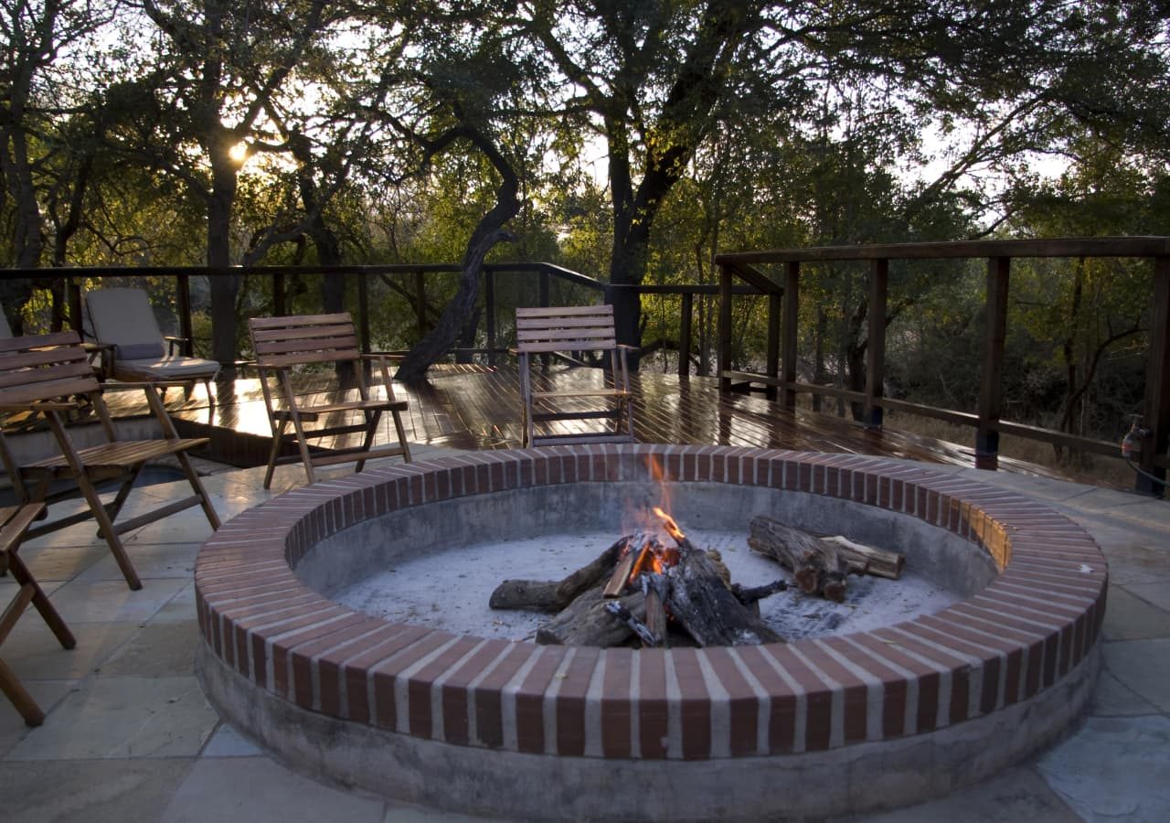 Shumbalala game lodge camp outdoor fire pit 1280