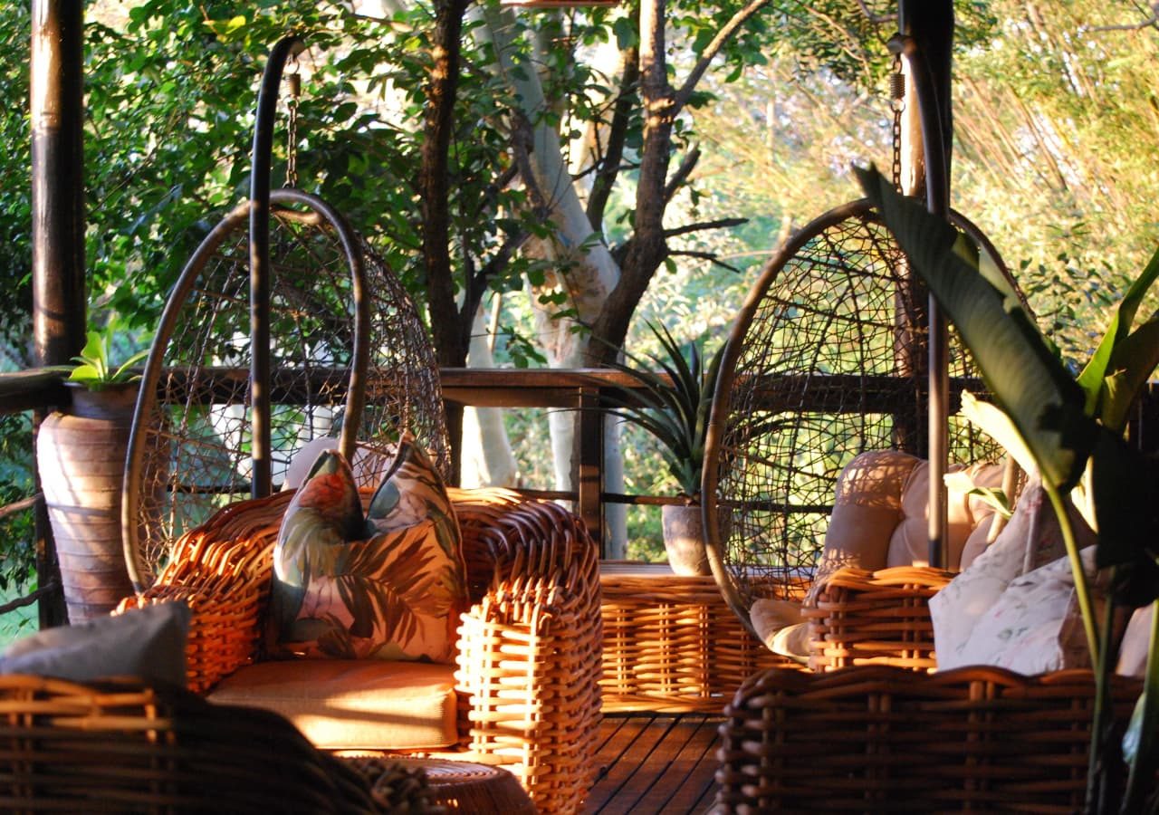 Makakatana bay lodge outside deck and lounge area 1280