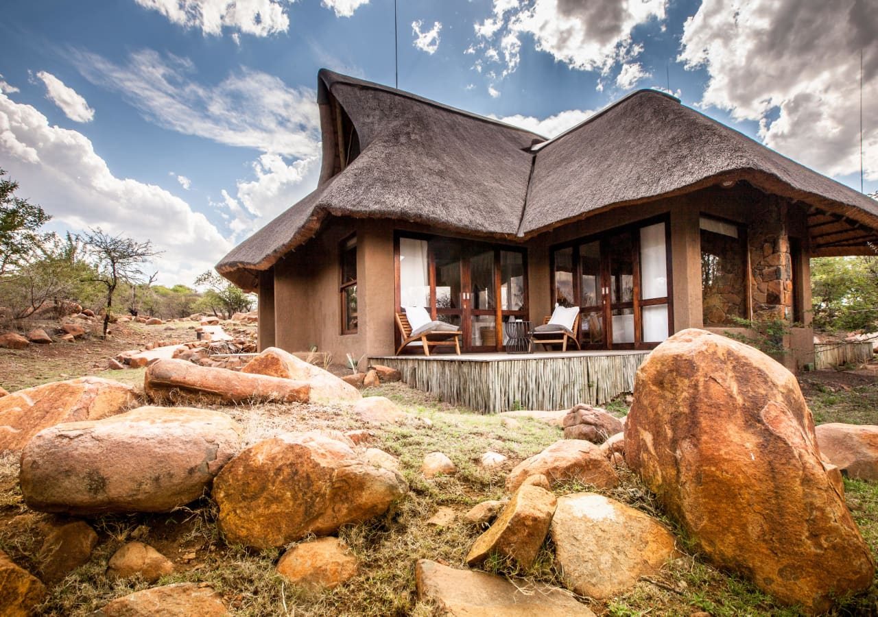 Nambiti hills private game lodge luxury suite exterior 1280