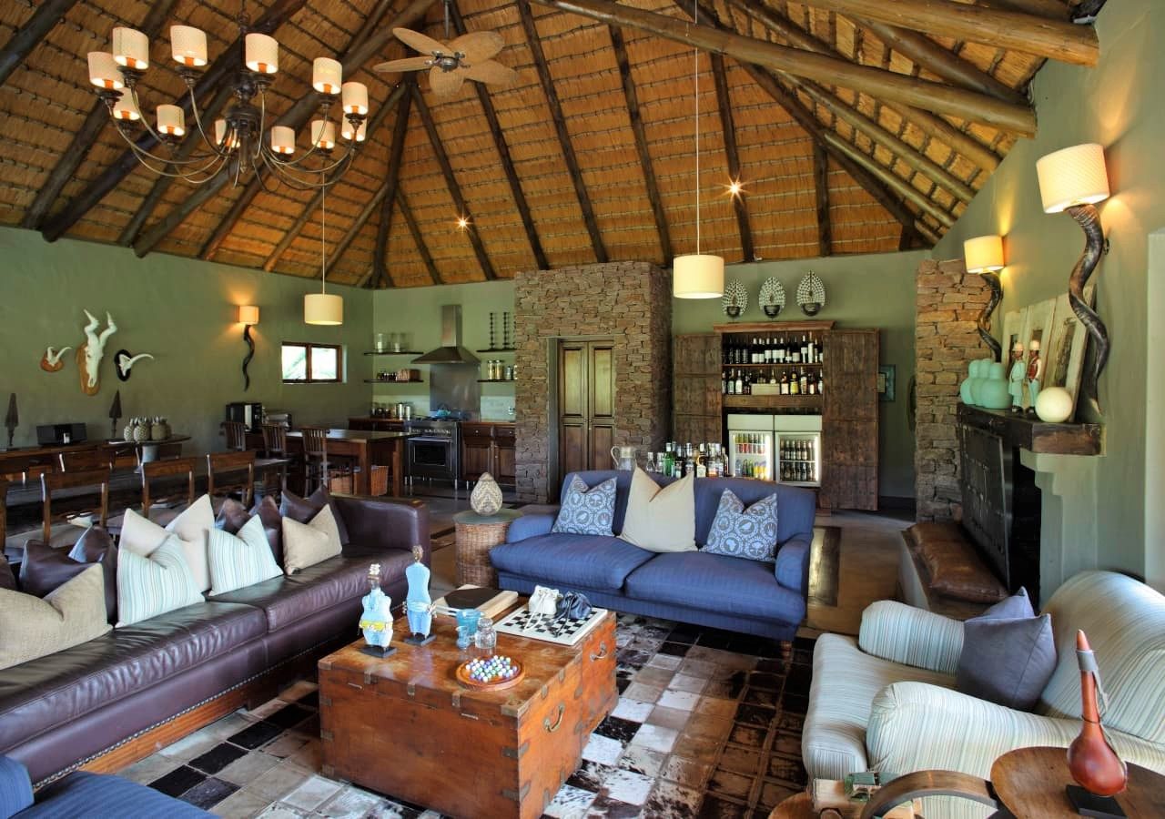 Phinda zuka lodge lounge and bar area 1280