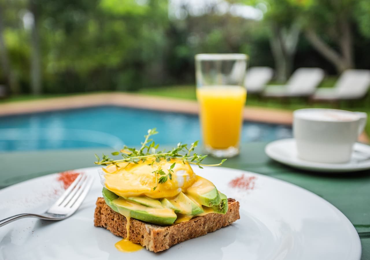 Teremok lodge and spa breakfast by the pool 1280