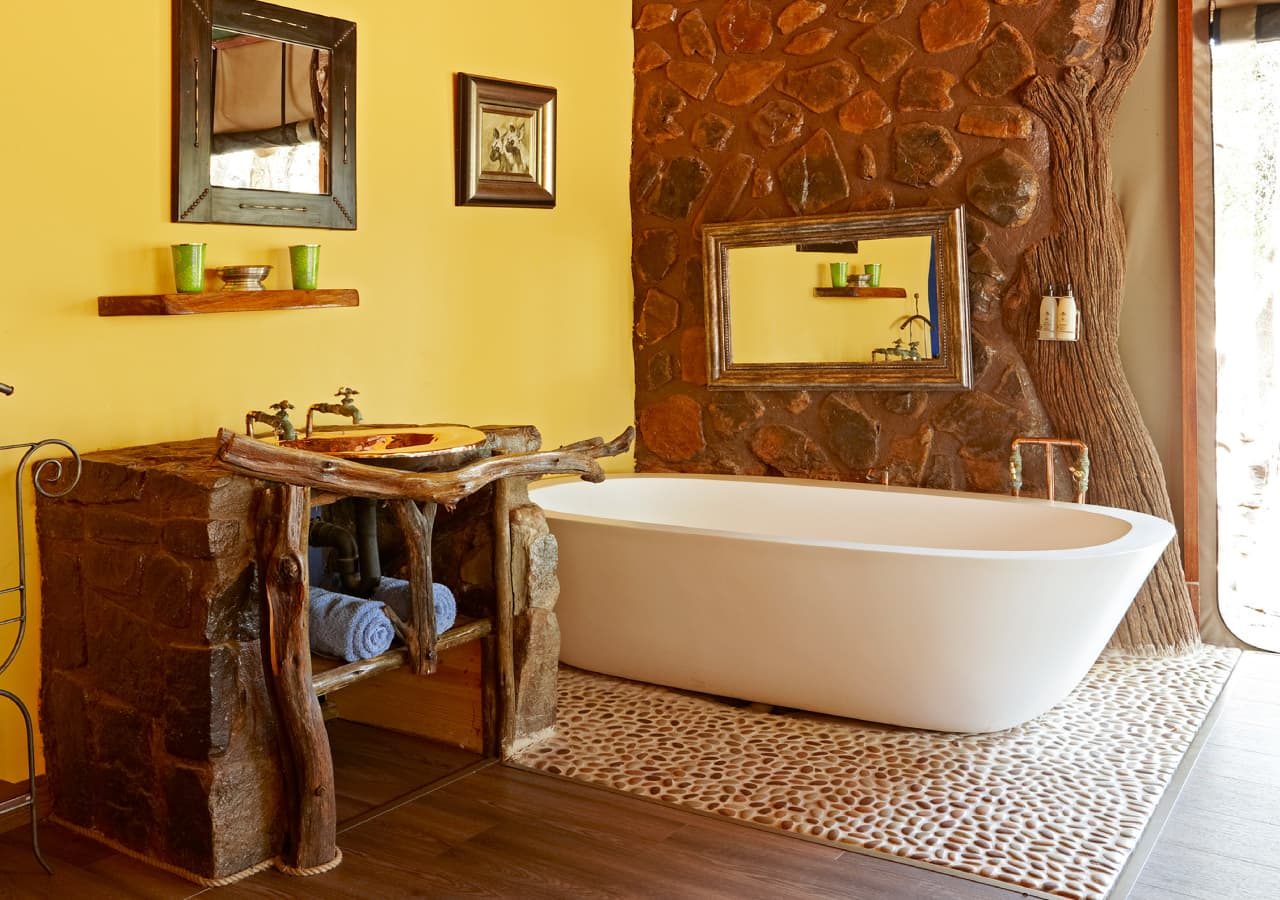 Jacis safari lodge nare suite guest bathroom 1280