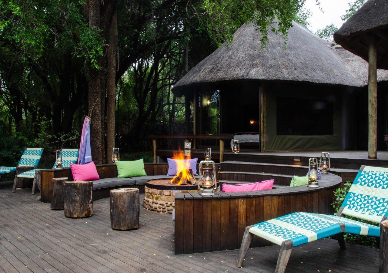 Jacis safari lodge safari suite firepit and seating area 1280