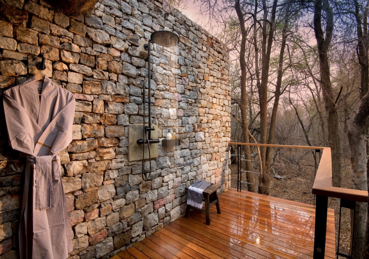 Morukuru river house outdoor shower on the balcony 1280