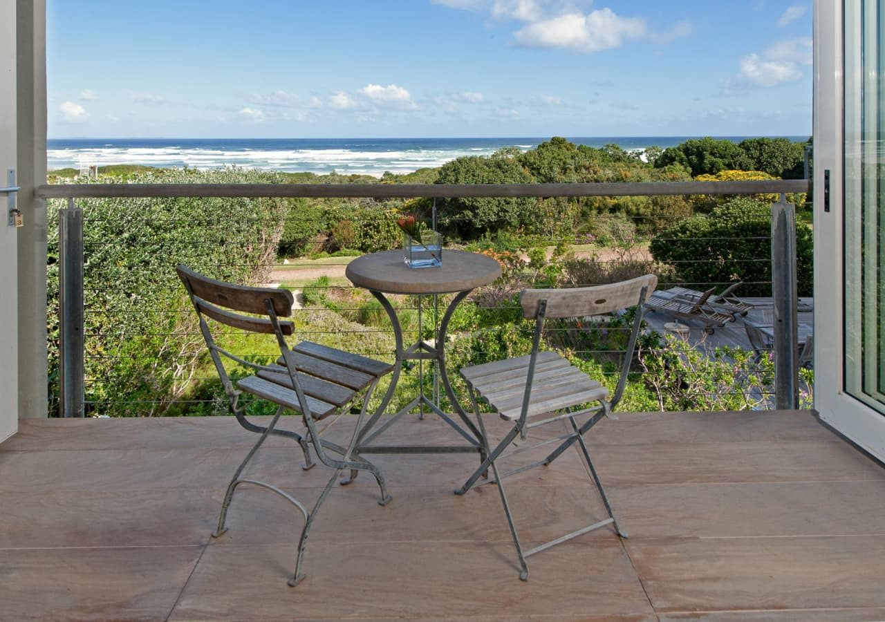 Mosselberg on grotto beach balcony views 1280