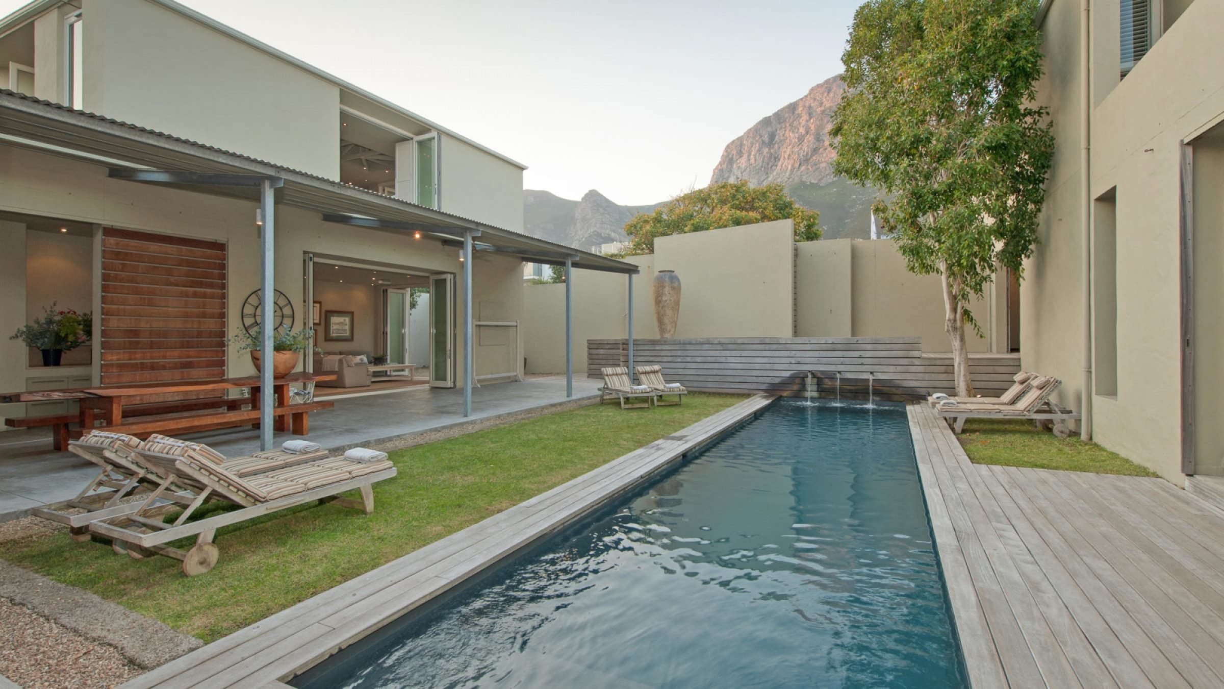 Mosselberg on grotto beach pool area with moutain views 2400