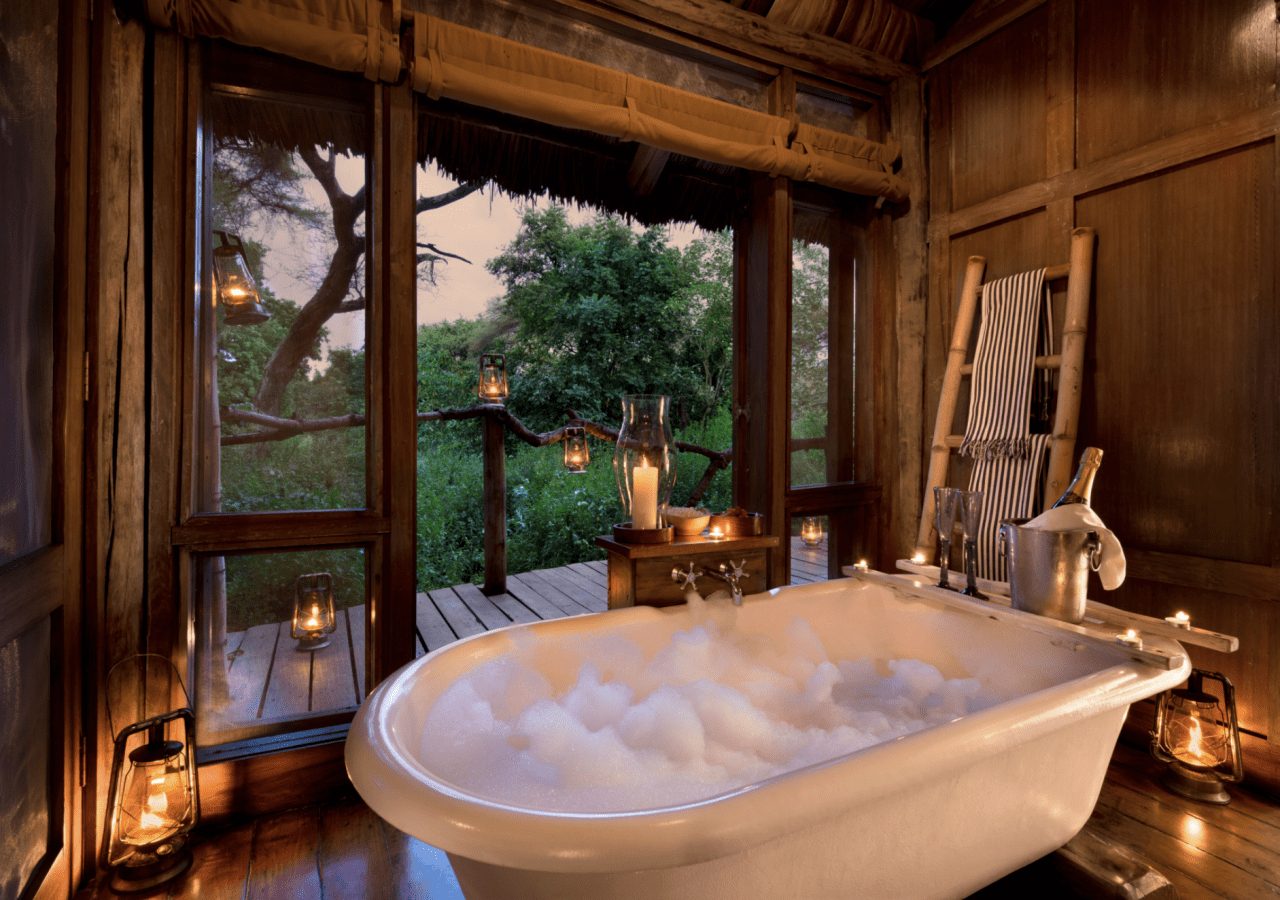 Lake manyara tree lodge treehouse suite bathtub 1280