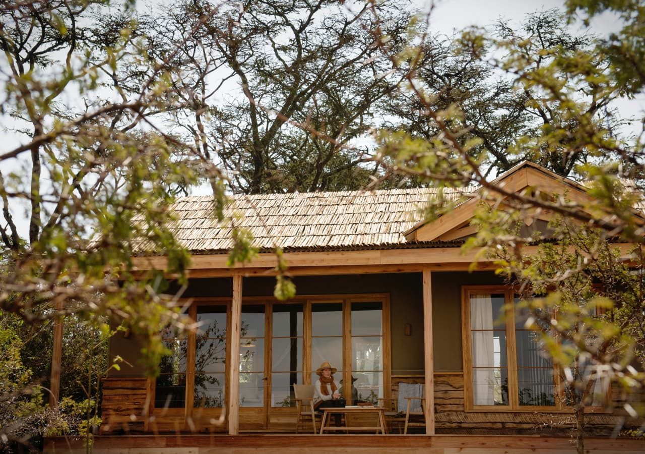 Entamanu private lodge exterior and deck 1280