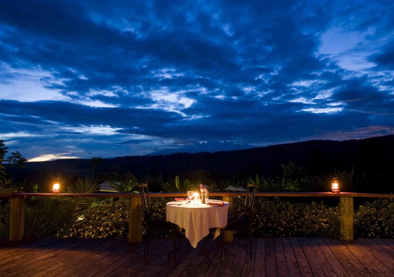 Tloma lodge outdoor dining at night 1280