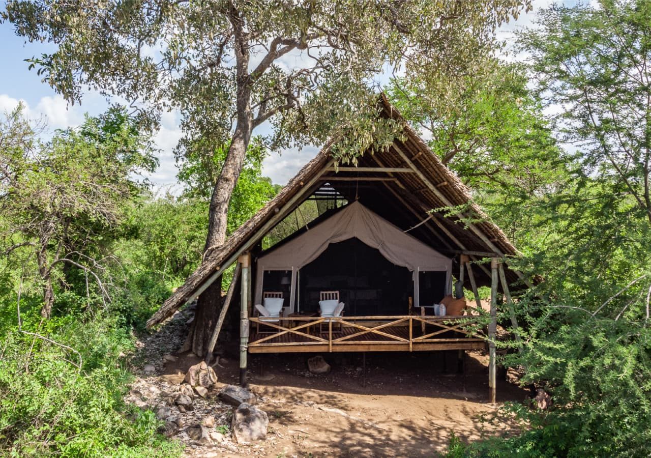 Jongomero tented suite exterior and setting along the riverbed 1280