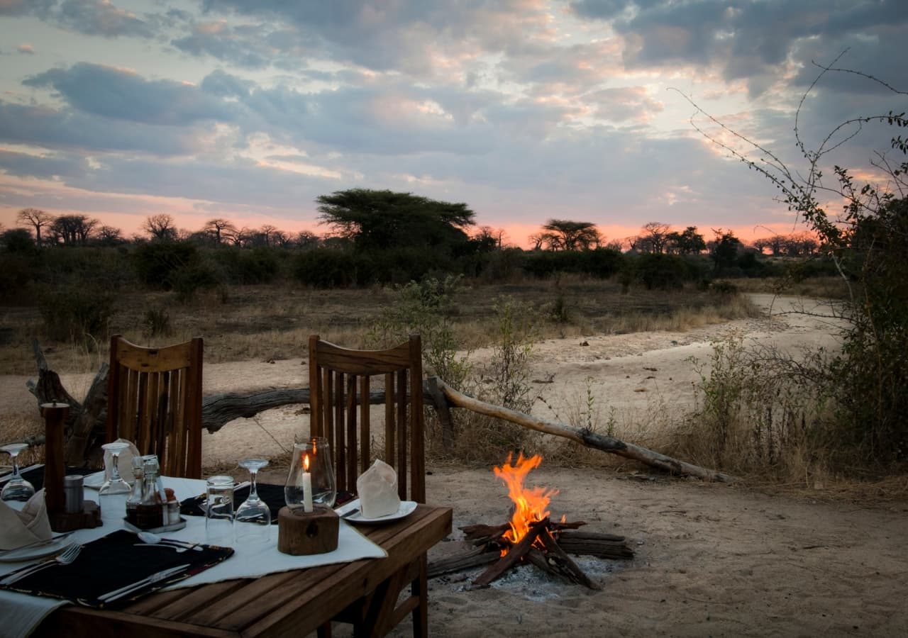 Kigelia ruaha outdoor dining with firepit 1280