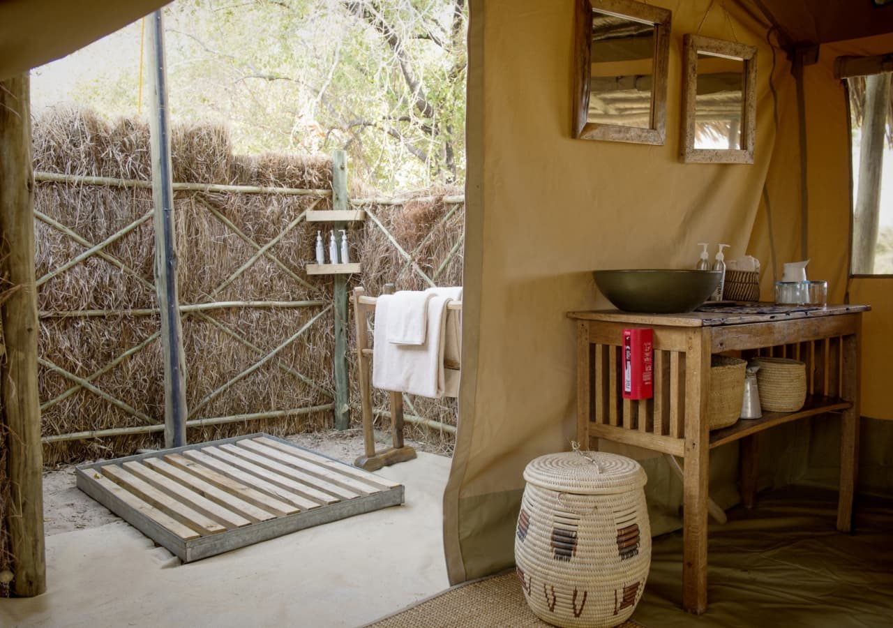 Kigelia ruaha tent bathroom with outdoor shower 1280