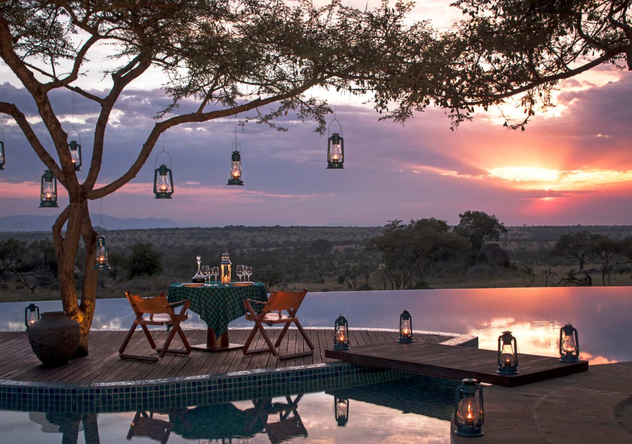 Four seasons safari lodge serengeti private dining by the pool 1280