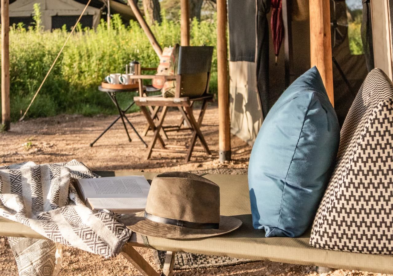 Legendary migrational camps relax on the sun lounger 1280