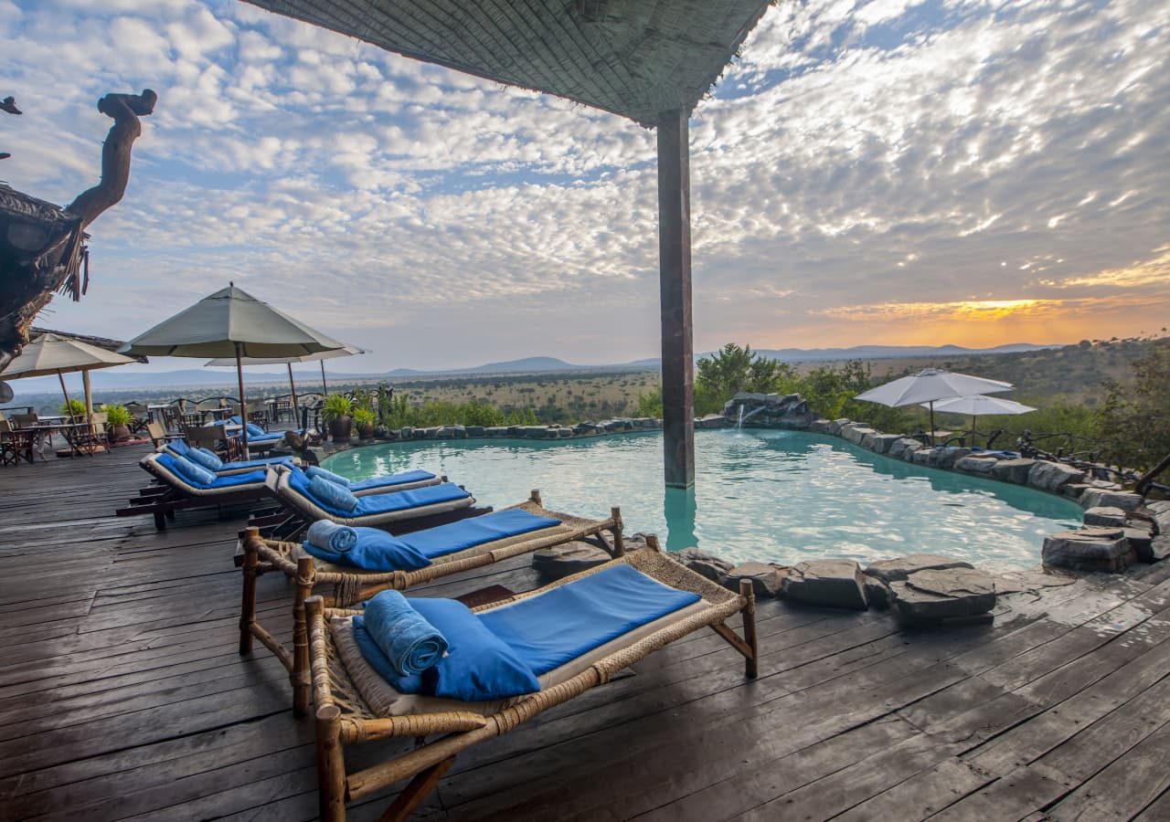 Mbalageti serengeti swimming pool and sun loungers 1280