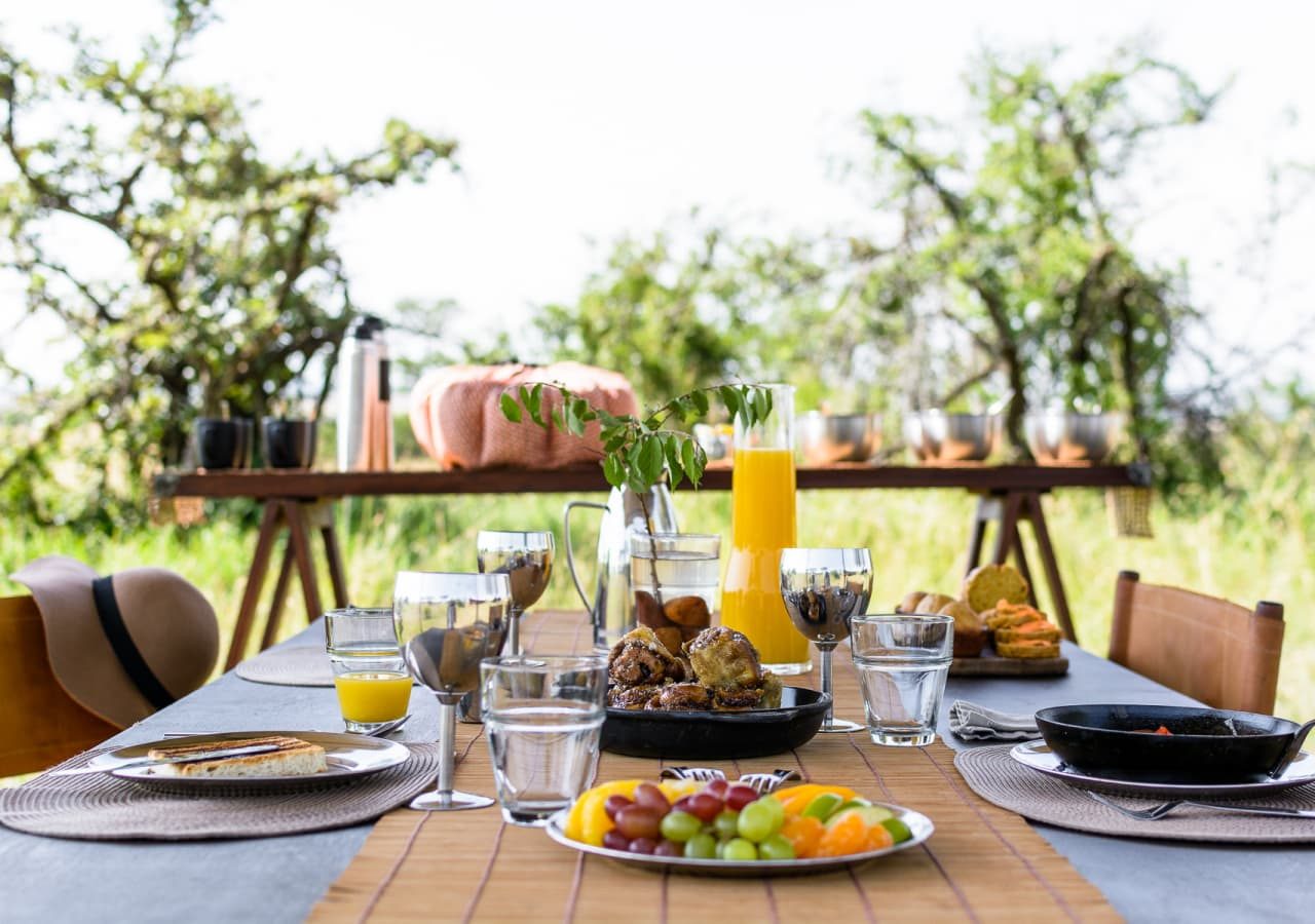 Singita explore mobile tented camp outdoor breakfast dining 1280