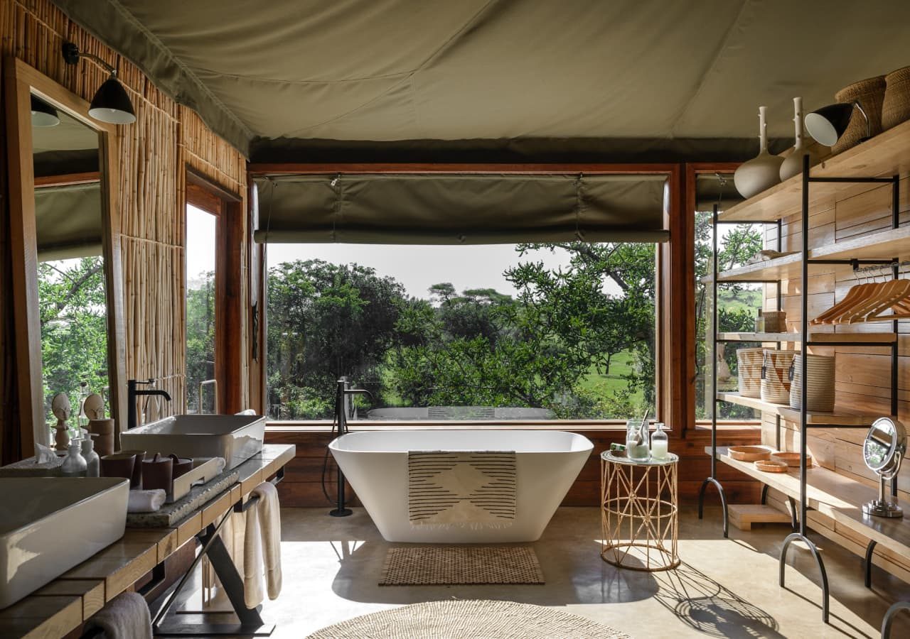 Singita faru faru lodge guest suite bathroom 1280