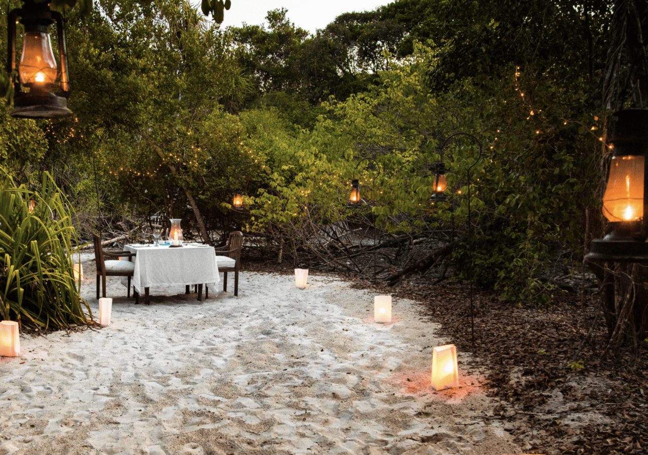 Mnemba island outdoor dining on the beach 1280