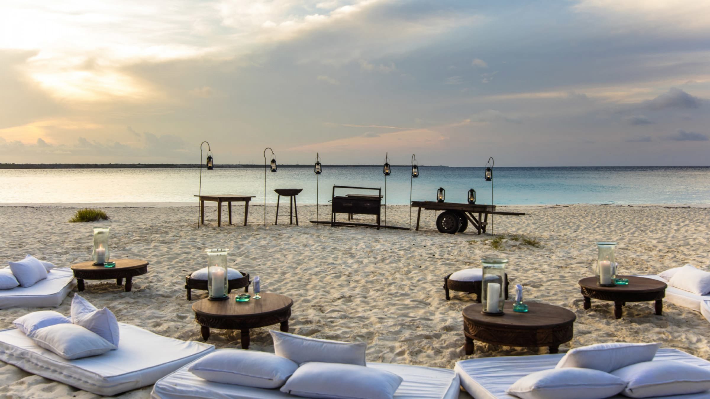 Mnemba island pre dinner drinks on the beach 2400