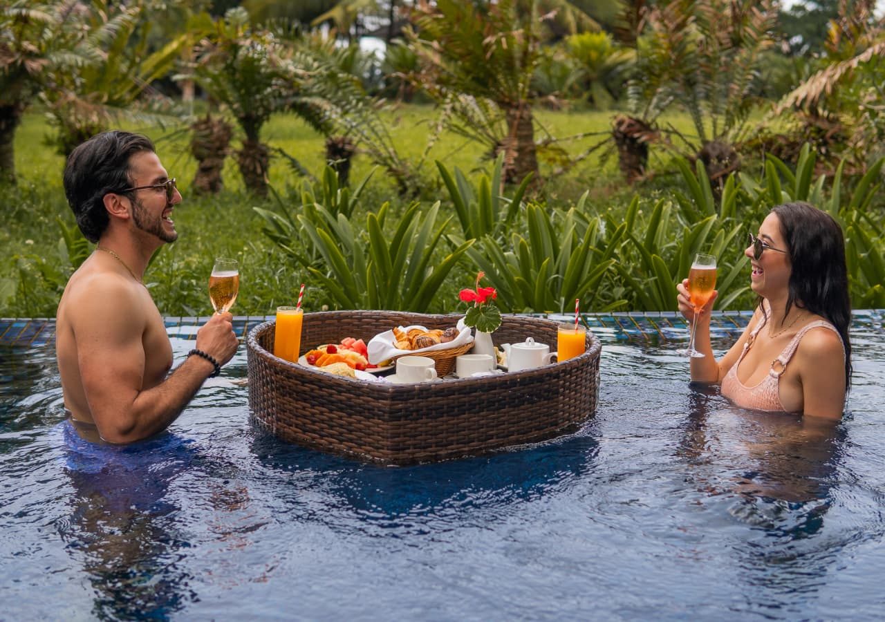 The residence zanzibar breakfast in the pool 1280