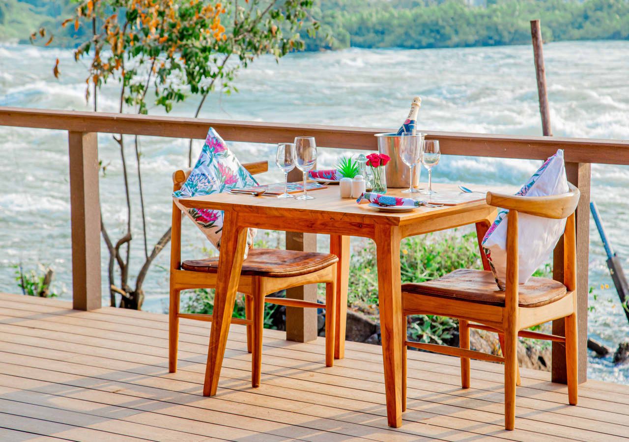 Wildwaters lodge dining by the river 1280