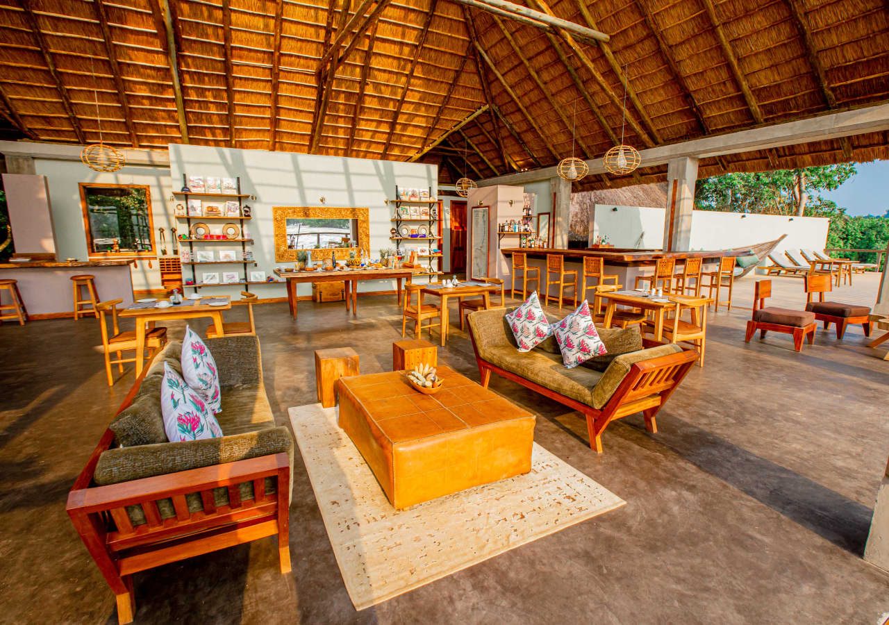Wildwaters lodge lounge and bar area 1280
